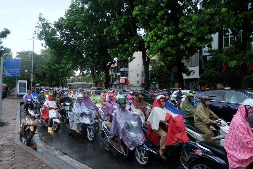 Giao[-]thông[-]Hà[-]Nội[-]náo[-]loạn[-]vì[-]mưa[-]to